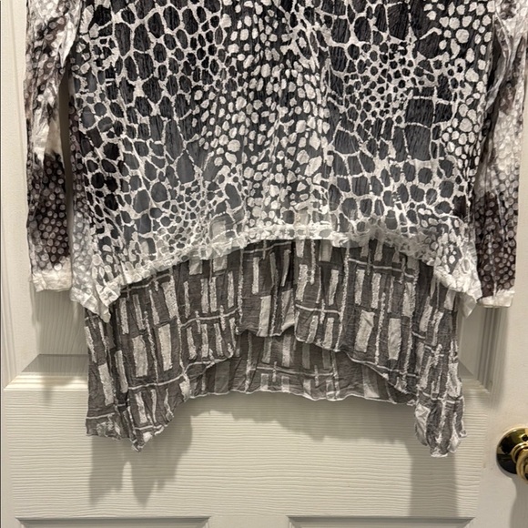 Black and Pink Asymmetrical Blouse with Relaxed Fit - Picture 2 of 11